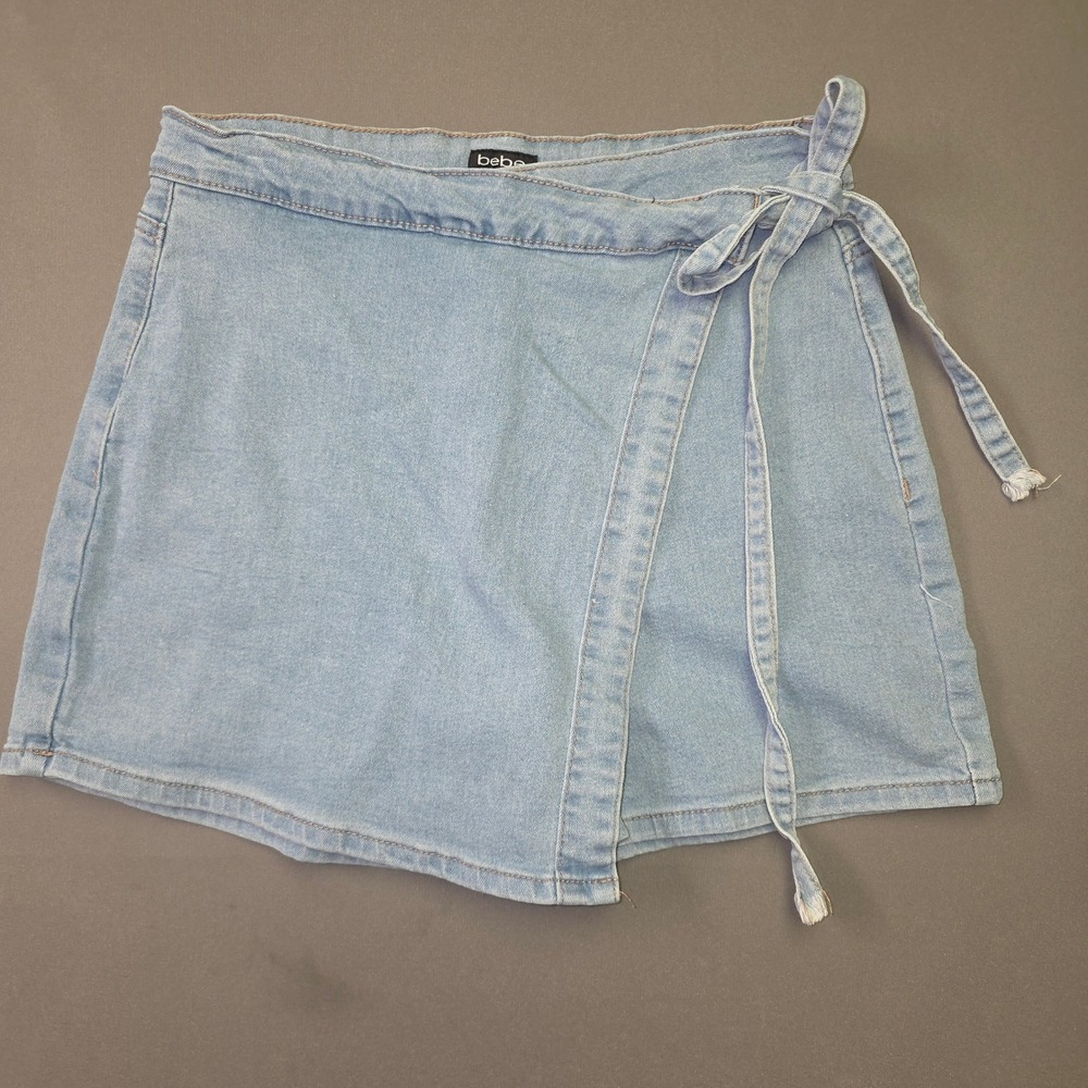 Bebe Women Light Wash Denim Wrap Skort Size 10/30 Blue Tie Waist Shorts